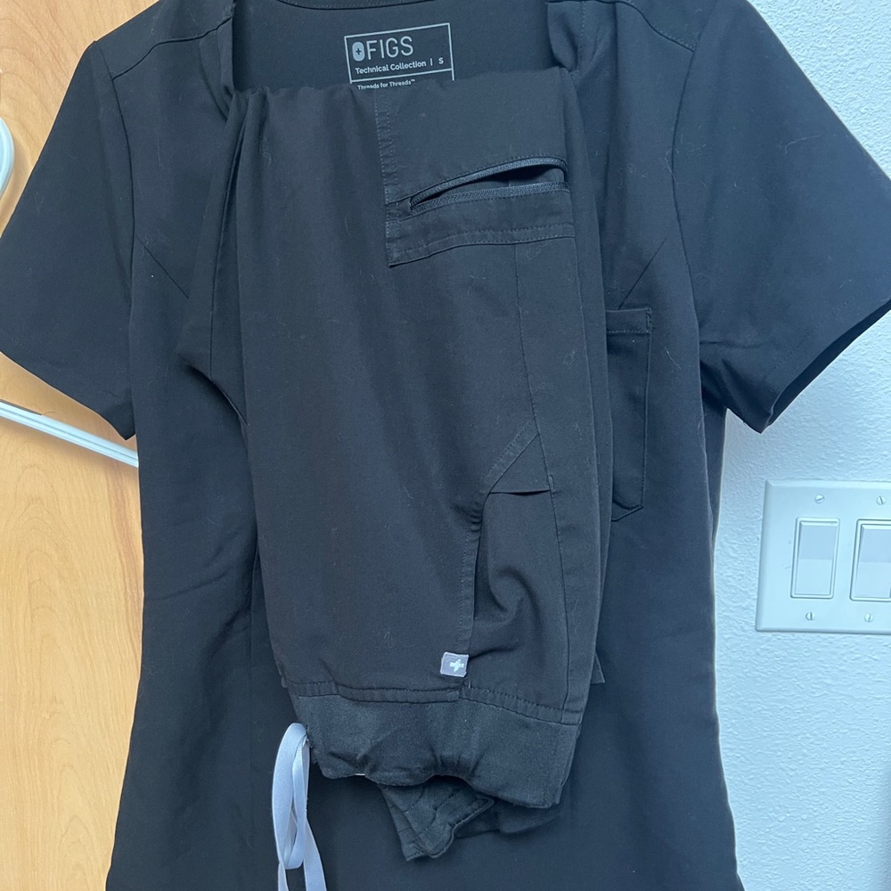 Figs Zamora Jogger and Top